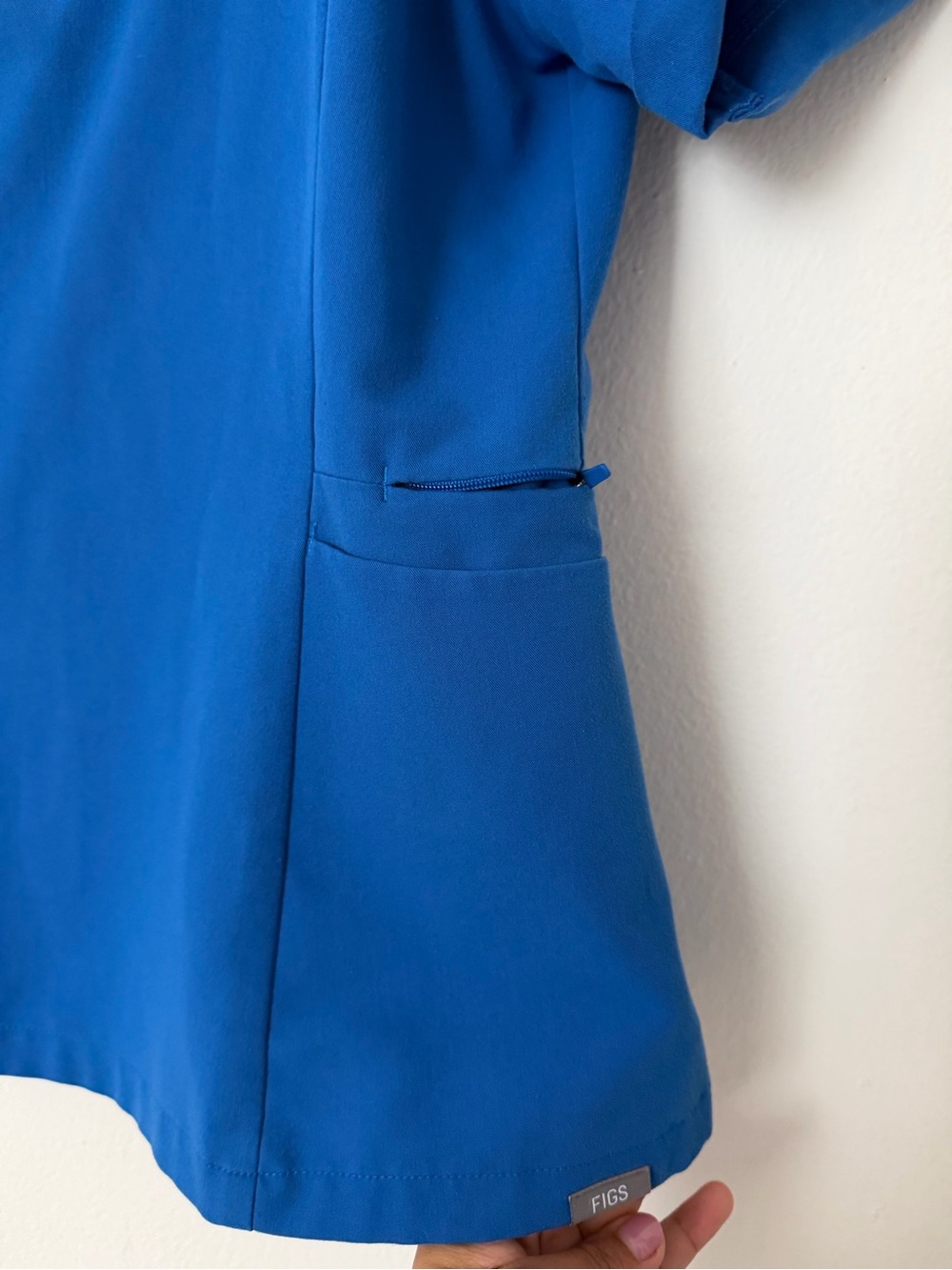 FIGS Women’s Inala Slim Scrub Top Royal Blue Size M - Picture 3 of 6